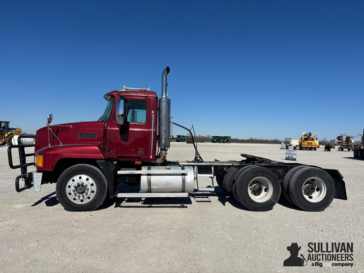 2001-mack-ch613-image-8