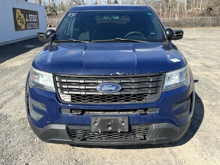2016-ford-explorer-image-8