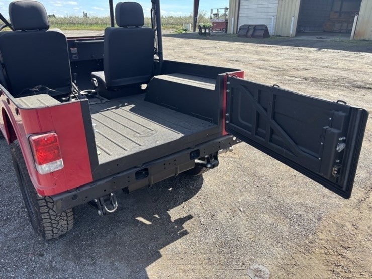 2022-mahindra-roxor-4x4-utility-cart-image-21