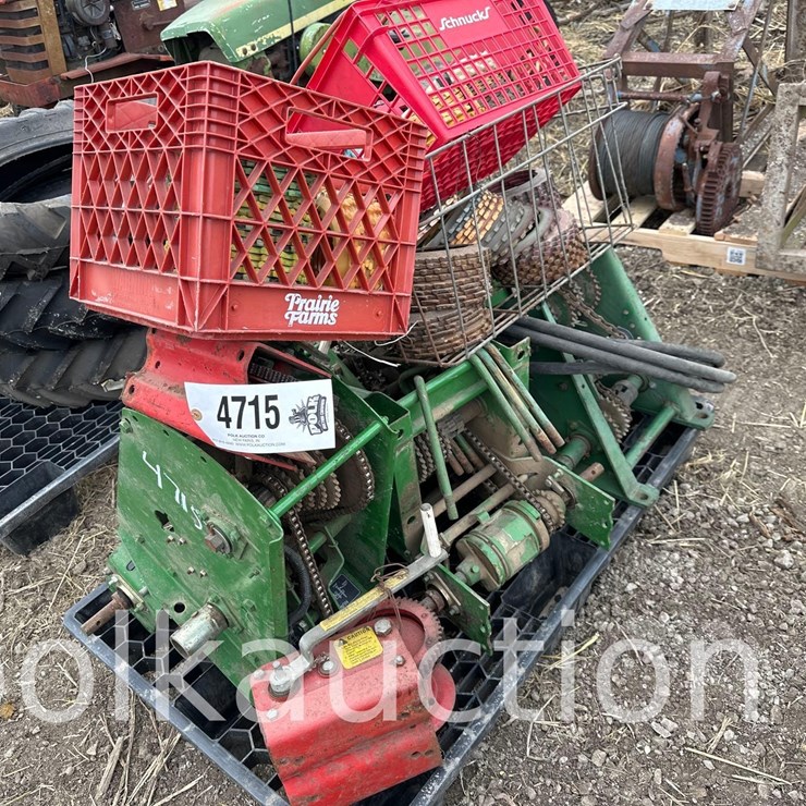 PALLET OF MISC. JOHN DEERE PLANTER PARTS (WF)