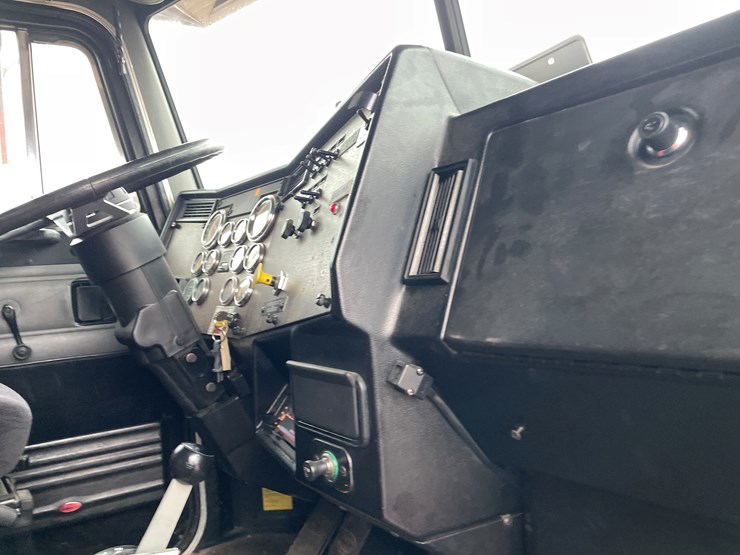 1991-peterbilt-377-image-61