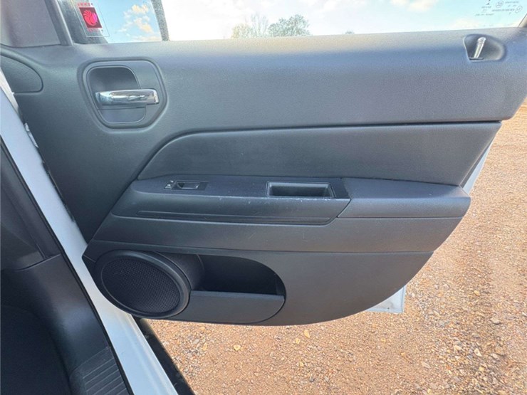 2016-jeep-patriot-sport-image-21