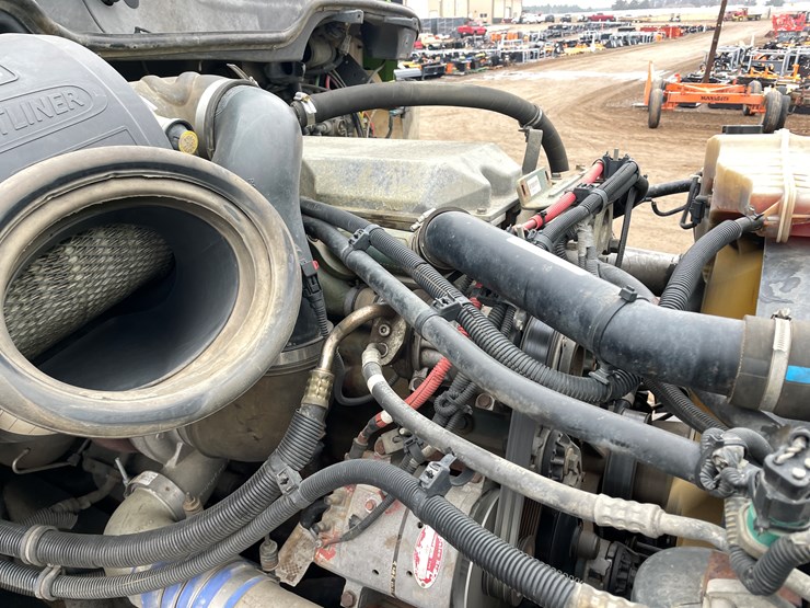 #1482-•-2009-freightliner-truck-tractor-(has-mn-title)-image-31