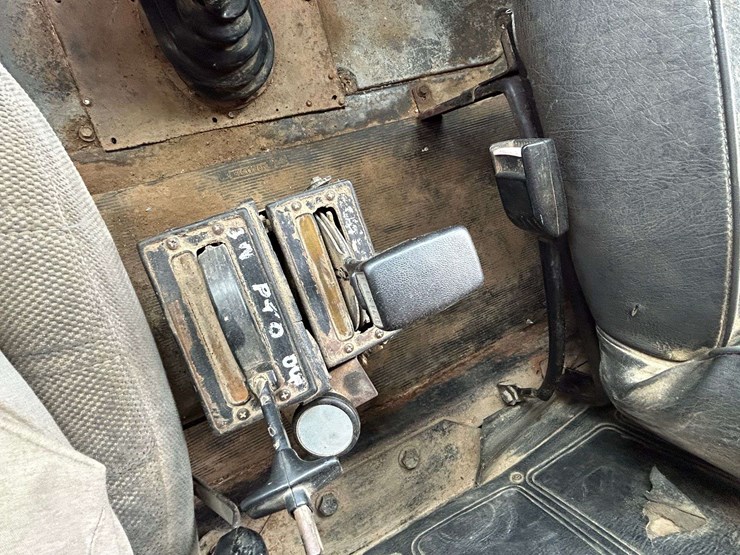 1995-mack-rd688-image-45