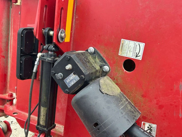 bush-hog-1812-image-17