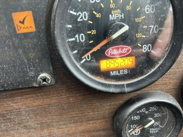 2014-peterbilt-320-image-29