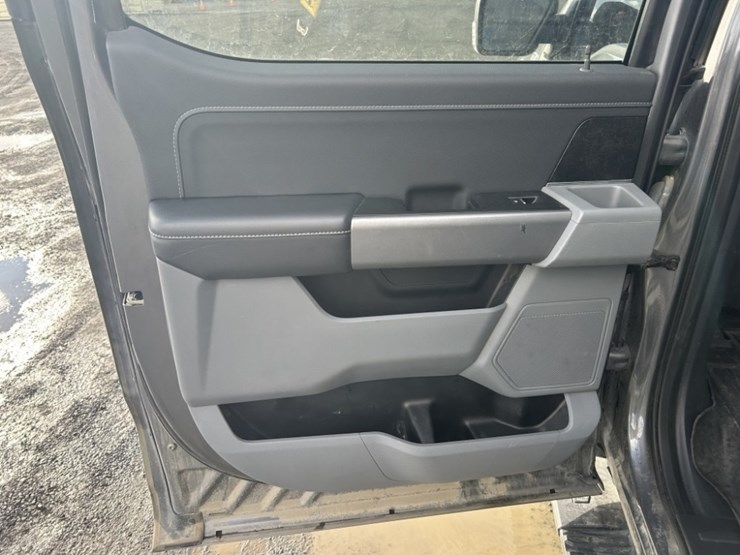 2021-ford-f150-xlt-image-27