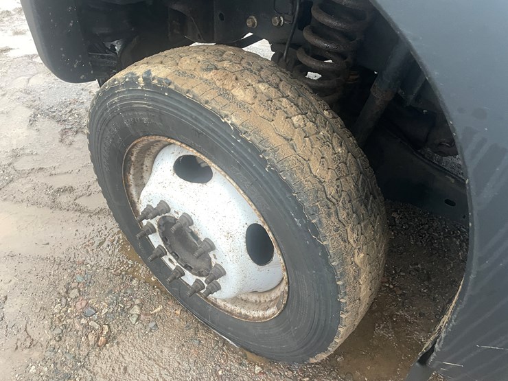 2013-ford-f550-image-17