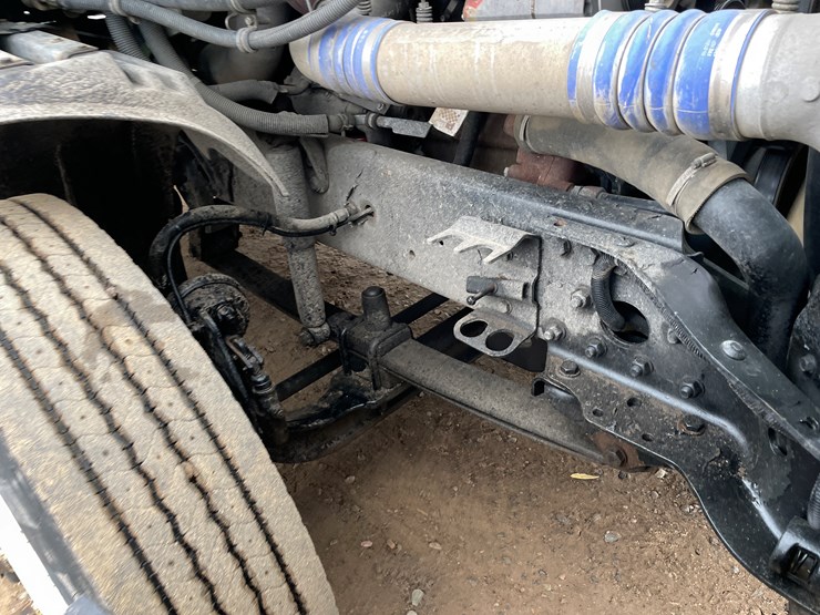 #1482-•-2009-freightliner-truck-tractor-(has-mn-title)-image-26