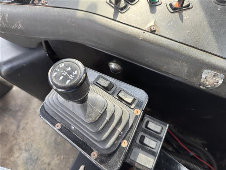 2005-john-deere-100-image-22