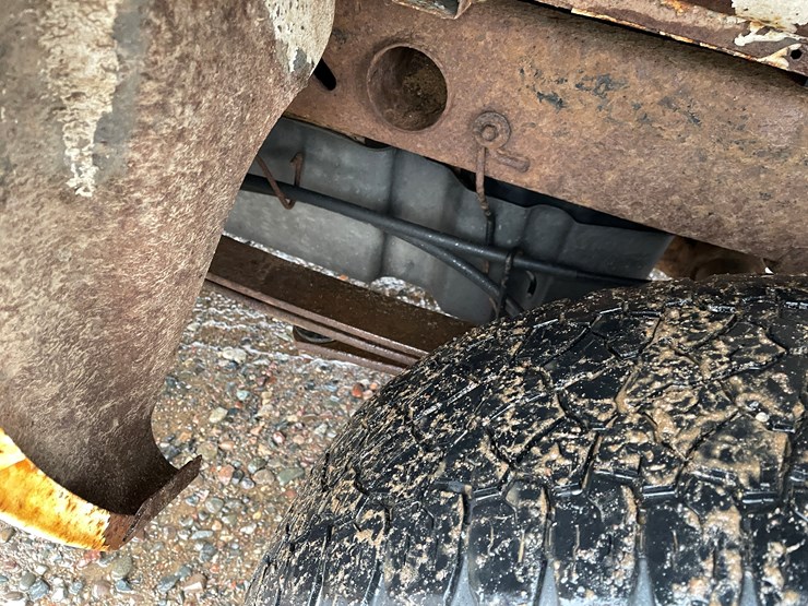 #1476-•-2012-chevy-silverado-pickup-truck-(has-mn-title)-image-17