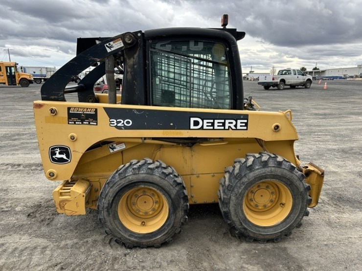 2005-john-deere-320-image-6