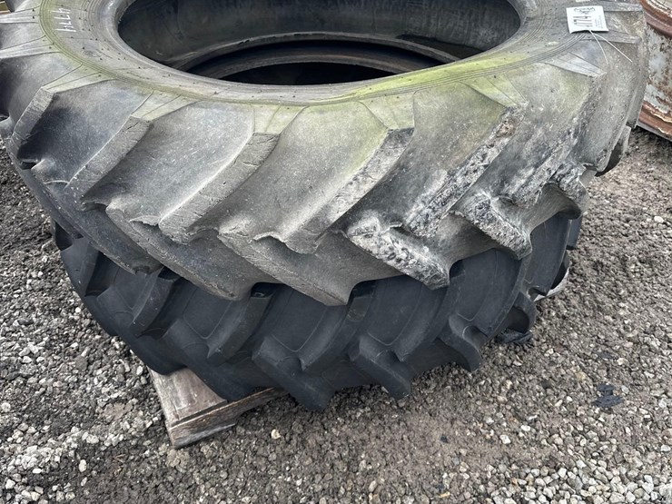 (2)-15.5-38-mismatched-tires-image-1