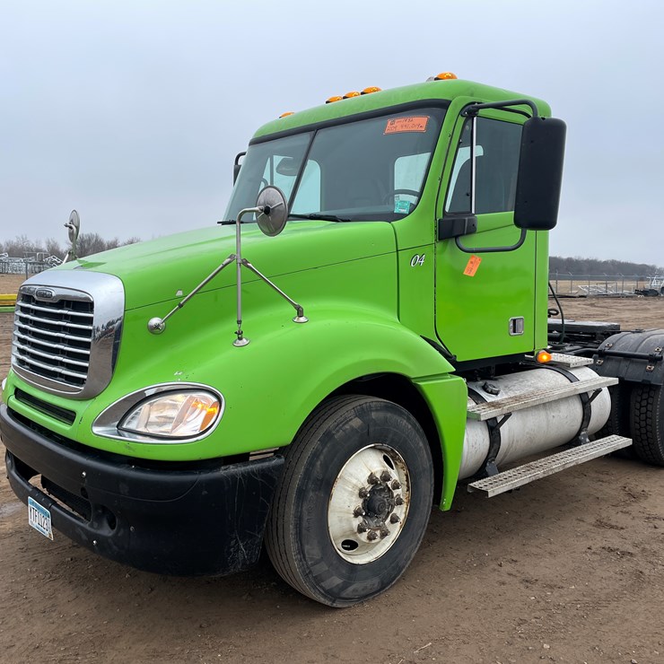 #1482 • 2009 Freightliner Truck Tractor (Has MN Title)