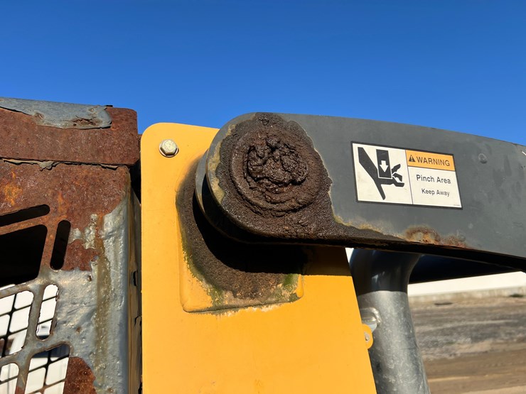 2012-deere-328e-image-40