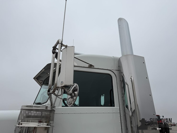 2024-peterbilt-389-image-14