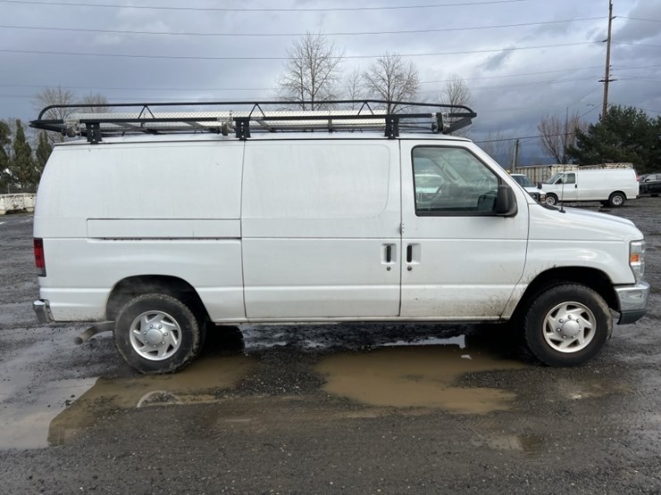 2012-ford-e350-image-3