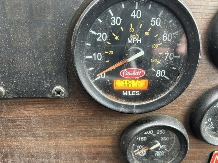 2014-peterbilt-320-image-30