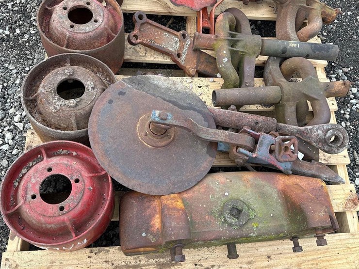 pallet-of-ih-pulleys,-etc-(wf)-image-1