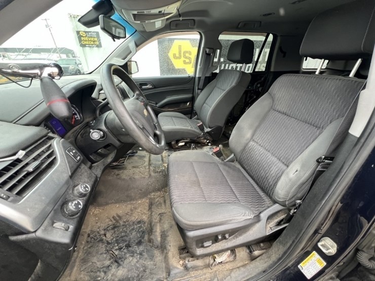 2015-chevrolet-tahoe-image-25