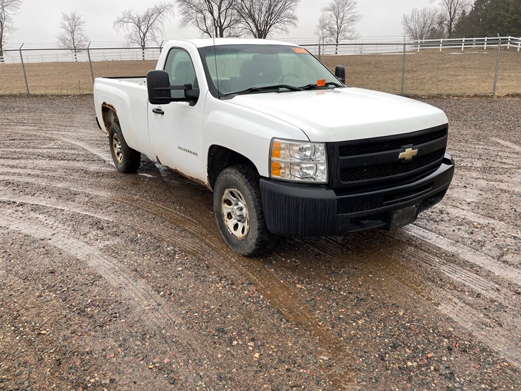 #1476-•-2012-chevy-silverado-pickup-truck-(has-mn-title)-image-4