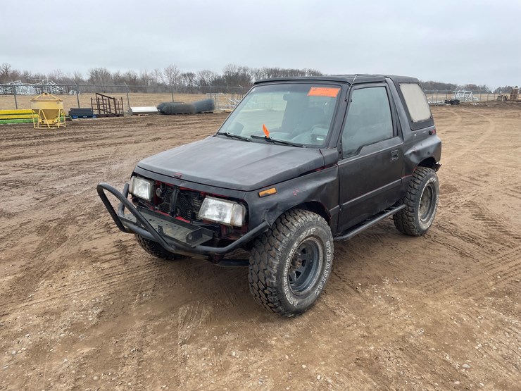 1998-chevrolet-tracker-image-1