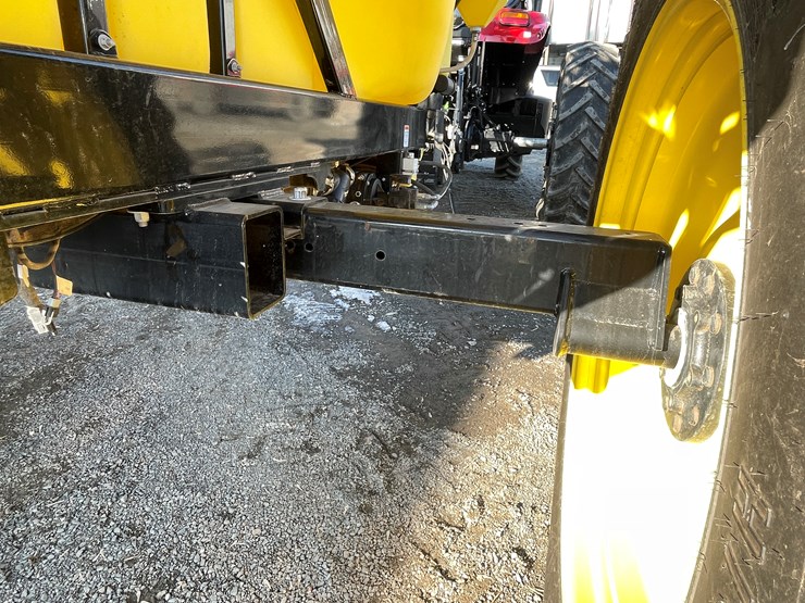 #106-•-fast-9613ft-pull-behind-sprayer-(one-owner)-image-36