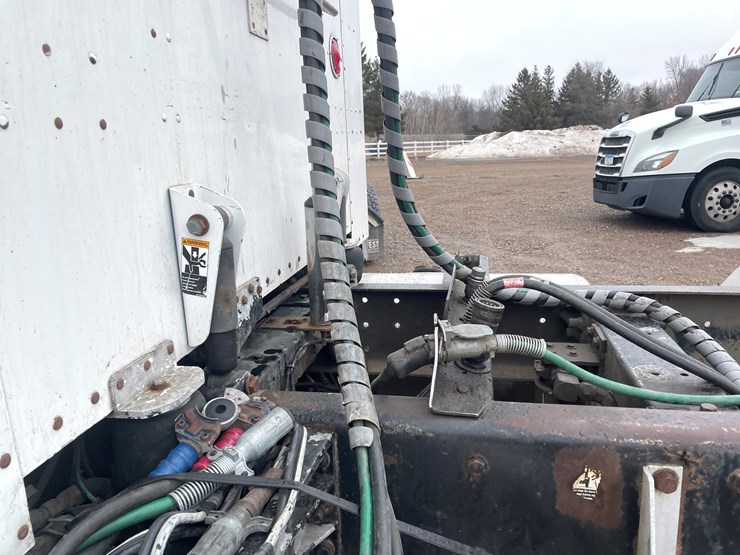 2007-peterbilt-379-image-9