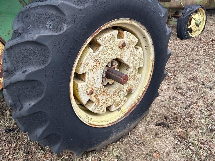 john-deere-720-image-9