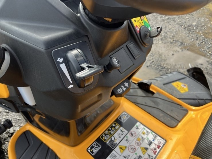 2024-cub-cadet-xt1-lt46-ride-on-mower-image-15