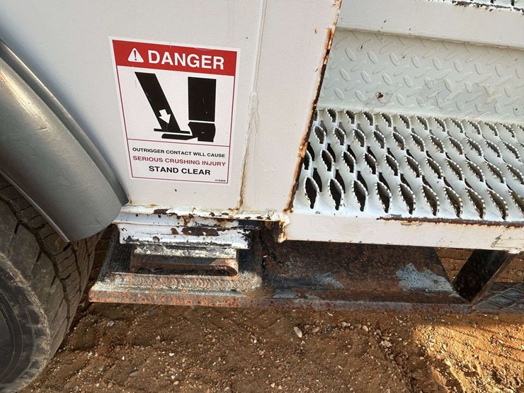 2013-dodge-ram-5500hd-image-30