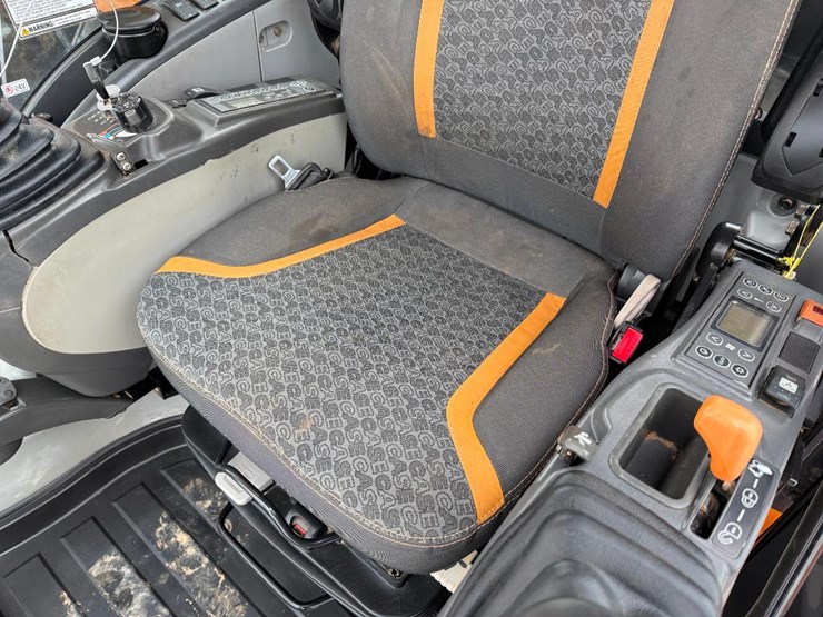 case-cx210d-image-60