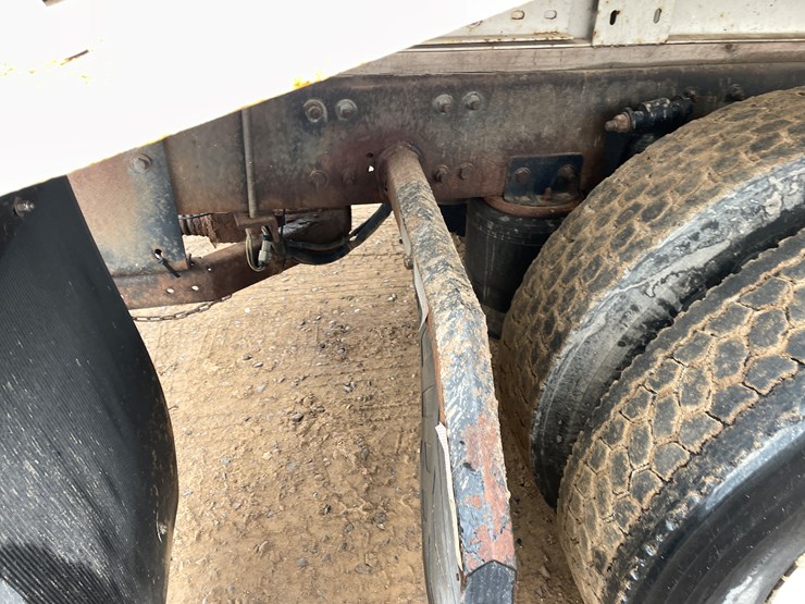 #1038-•-2005-freightliner-grain-truck-(has-mn-title)-image-36