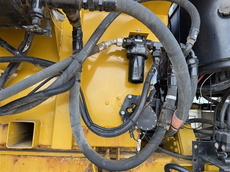 2005-john-deere-100-image-38