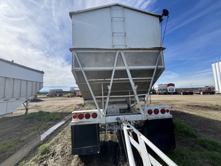 1974-titan-trailer-image-4