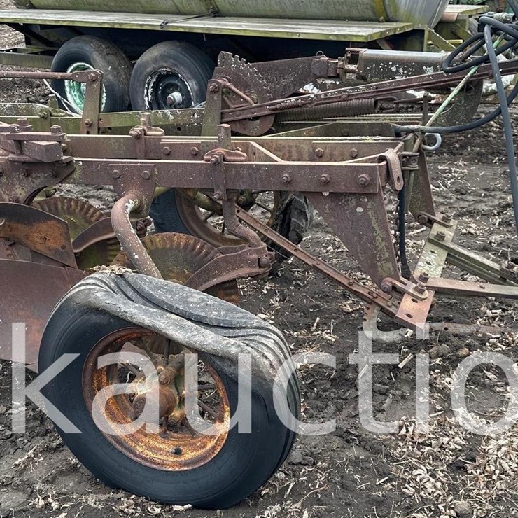 4 BOTTOM PULL TYPE PLOW - 14" (HESS)