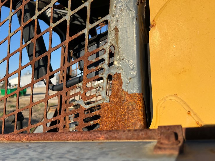 2012-deere-328e-image-49