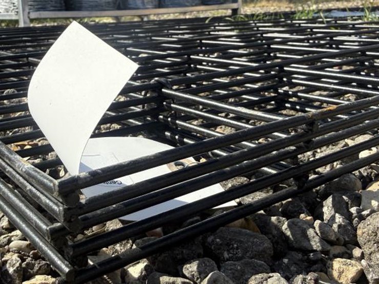 #19-•-(5)-panels-wire-mesh-approx:-3.3'-x-6.6'-image-3