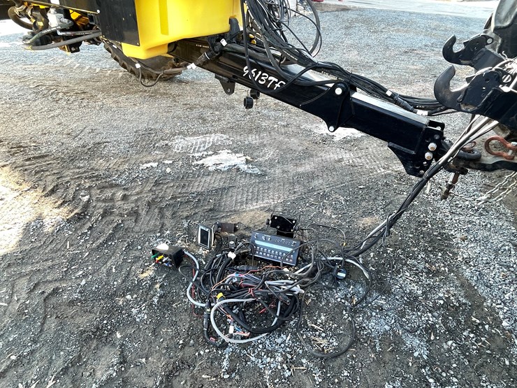 #106-•-fast-9613ft-pull-behind-sprayer-(one-owner)-image-42