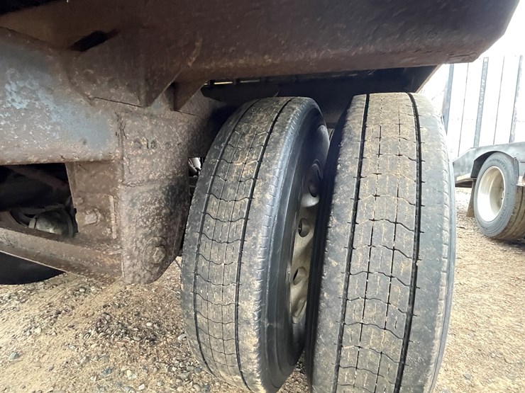 #1032-•-2011-timpte-inc.-grain-trailer-(has-mn-salvage-title)-image-24