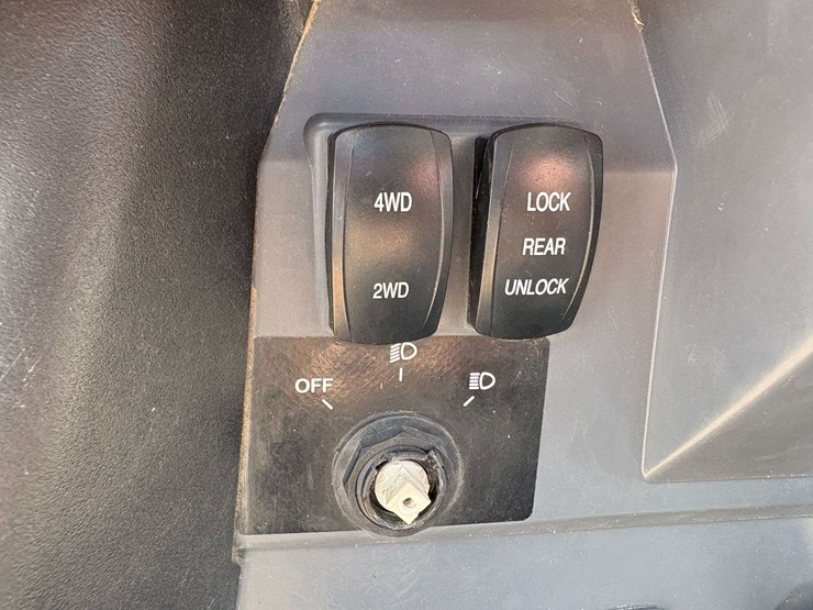 2020-caterpillar-cuv85-4-door-4x4-utv-(1,090-hours)-image-17