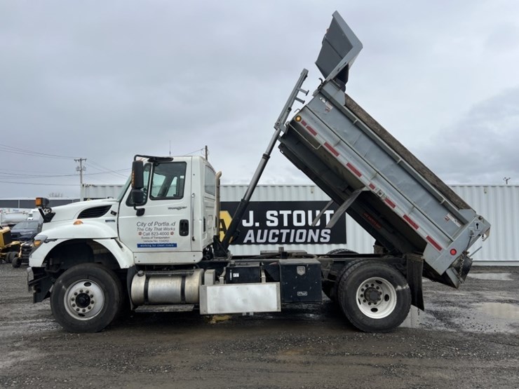 2013-international-7500-s/a-dump-truck-image-25