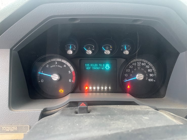 2013-ford-f550-image-30