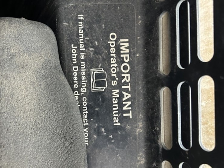 2005-john-deere-320-image-28