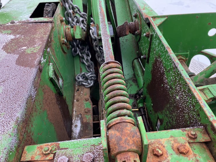 john-deere-336-image-11