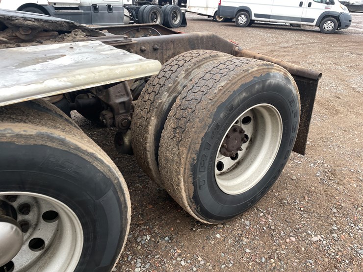 2007-peterbilt-379-image-13