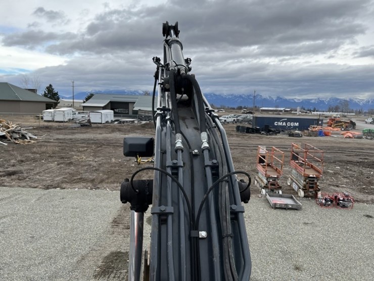 2021-deere-135g-image-30