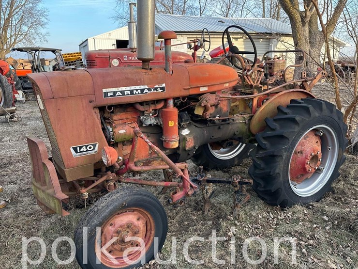 farmall-140-(sn#-26913)-(hess)-image-1