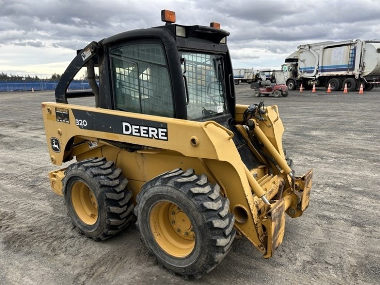 2005-john-deere-320-image-7