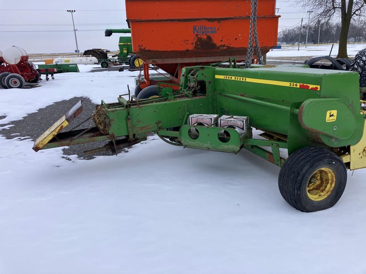 john-deere-336-image-4